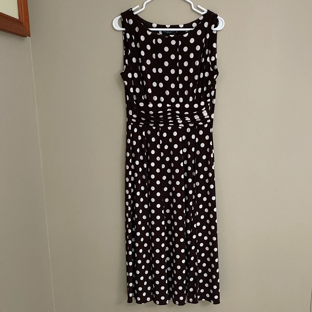 PERCEPTIONS Brown and White Sleeveless Dress.